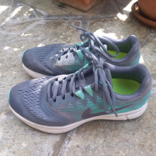 Nike athletic shoes like new, gray and turquoise, size 38