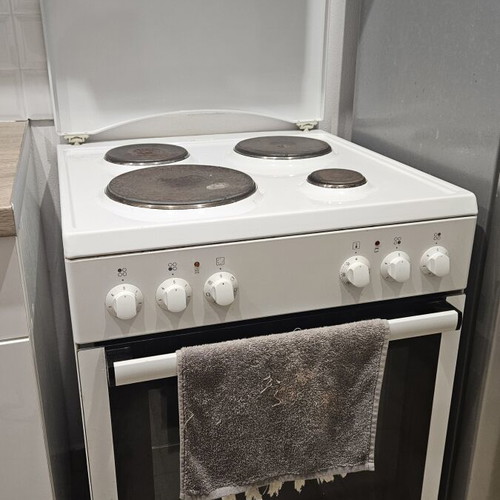 Korting oven and Samsung fridge set