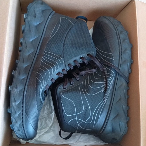 NNormal Tomir 2.0 boots like new, size 44, black