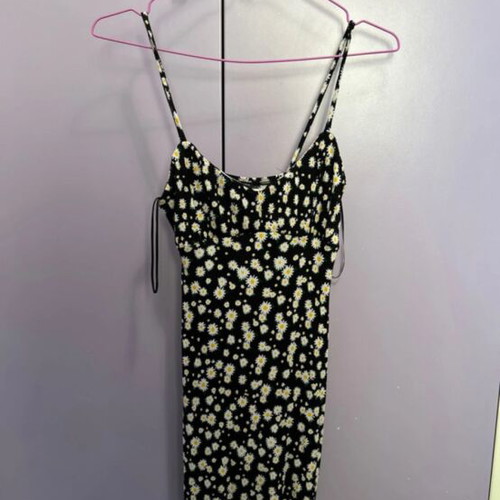 Bershka black dress with flowers like new, size M