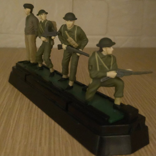 Blue Box World War II Soldier Figures vintage, like new