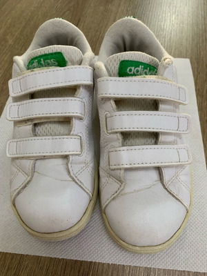 Παιδικό παπούτσι Adidas μεταχειρισμένο, νούμερο 30, άσπρο
