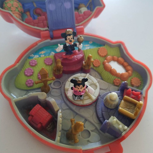 Polly Pocket Disney Mickey & Minnie Mouse playset used