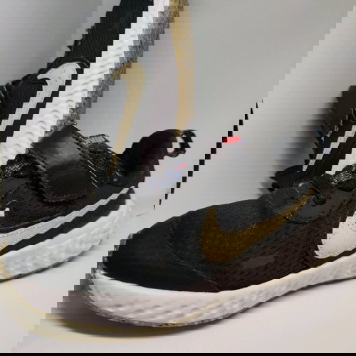 NIKE REVOLUTION n.29,5