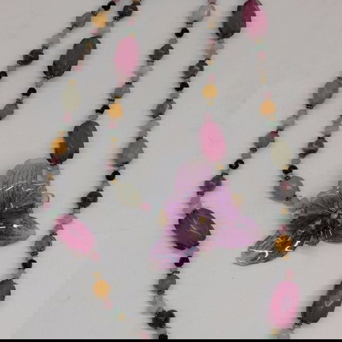 Колие с естествен цвят на орхидея изработено по поръчка