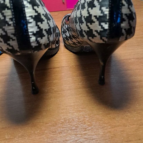 Women's pumps size 37 used, black and white