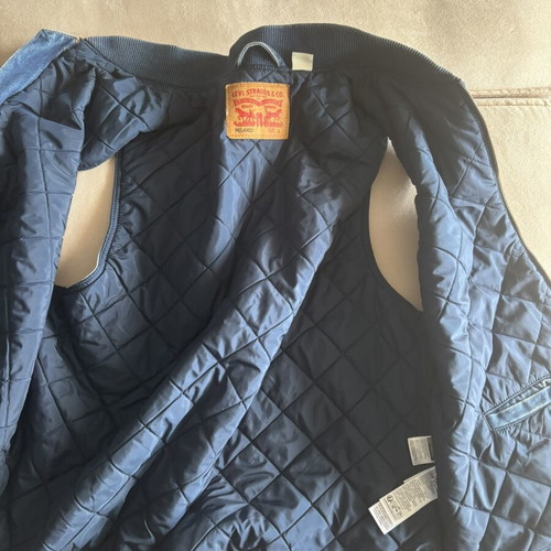 Levi's denim vest size L with quilted lining like new, blue