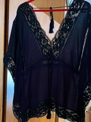 A.L.E. shirt used, boho style with lace, size Large, black