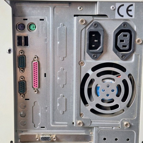 Retro Windows 98 computer used with IDE disk and RAID support