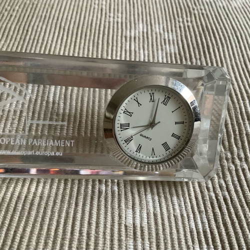 Collectible table clock with European Parliament logo like new
