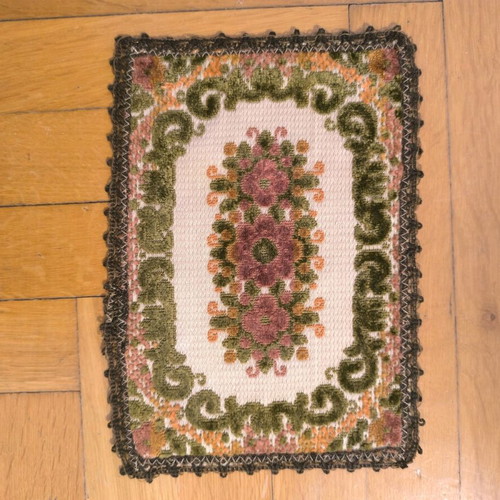 Velour Table Runner Set like new