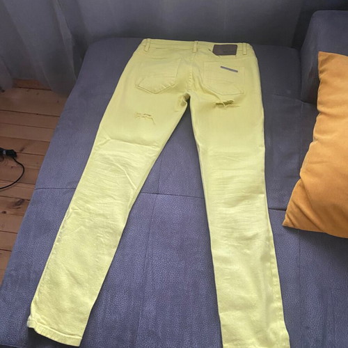 DKNY slim yellow jeans like new