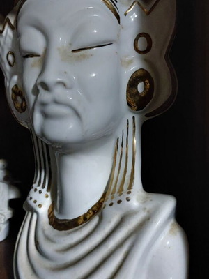 Decorative figurine like new