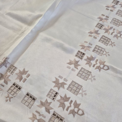 Vintage handmade table linens pack of 3 like new