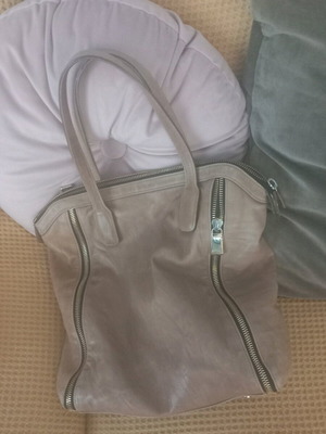 Δερματινη τσαντα furla