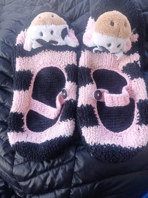 Плетени пантофи употребявани с крава и противохлъзгаща подметка