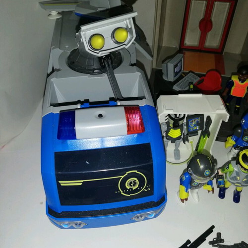 Playmobil Police station with 3 motorcycles, car, spaceship and 15 figures like new