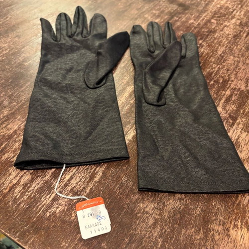 Vintage women's seal gloves new, black