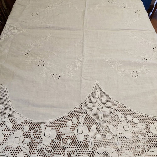 Handmade tablecloth like new, 160 cm diameter