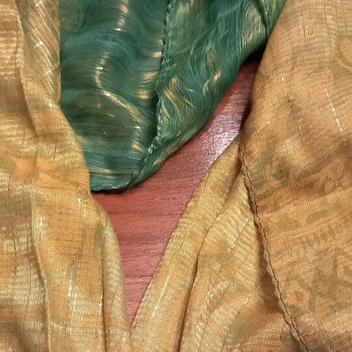 Scarf two colors with fringe