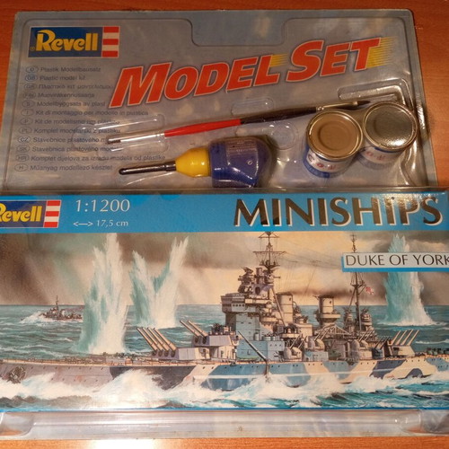 Revell model ship set with 4 ships and painting accessories