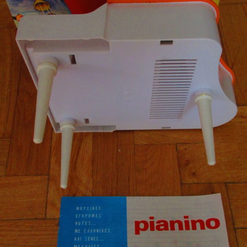 Pianino musical toy piano new, in box from the 70s