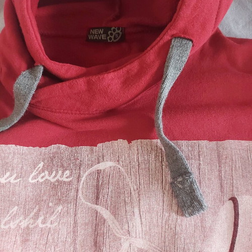 New Wave red sweatshirt like new, very comfortable