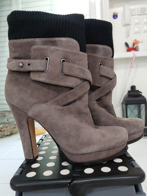Joan & David Beesley Sweater Cuff Heeled Booties, grey suede, size 39