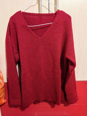 Women's Oversize Red Sweater like new, sizes S and M