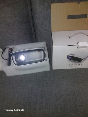 Nicpow LED projector like new