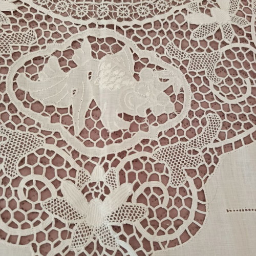 Handmade tablecloth new, approximately 170 × 170cm