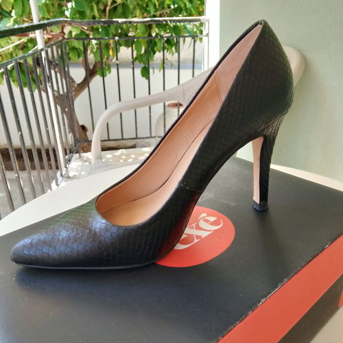 Exe leather black pump like new with 9 cm heel size 36