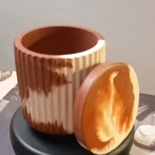 Decorative vase made of white porcelain powder and terracotta