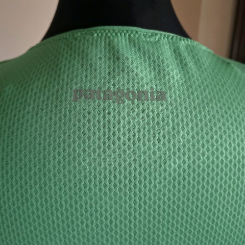 Patagonia athletic shirt like new, green, size S