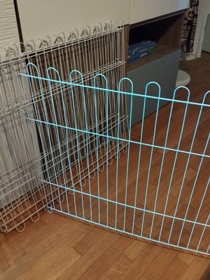 Dog park like new, 6 white metal pieces