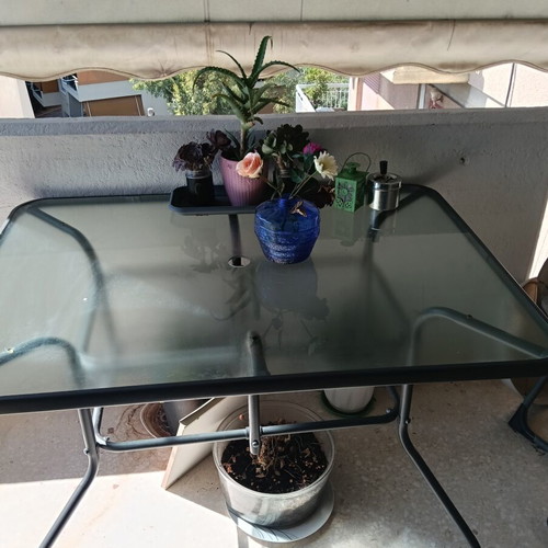Veranda table with screw covers