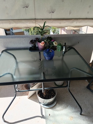 Veranda table with screw covers