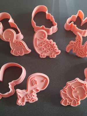 Set of 5 cookie cutters with stamps, dinosaur designs like new