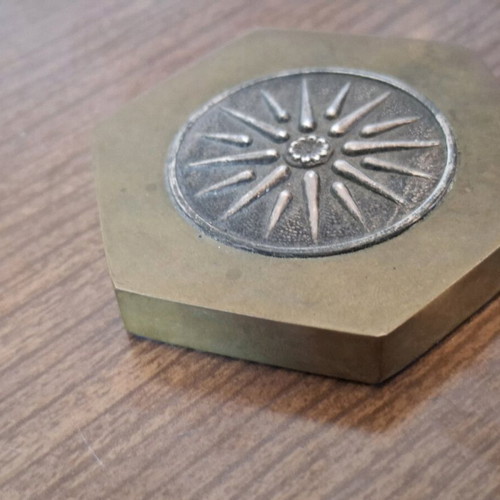 Paperweight used with Star - Vergina Sun design