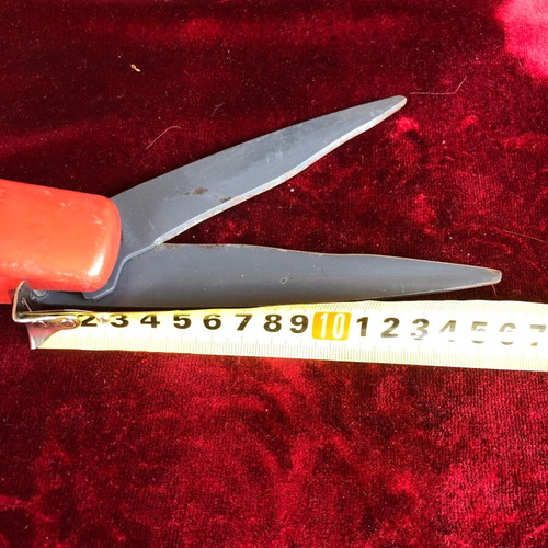 Wolf Garden manual lawn scissors used with detachable blades
