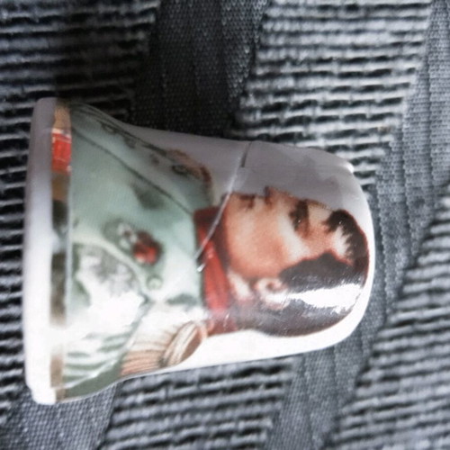 Porcelain thimbles collection like new, pack of 8 pieces