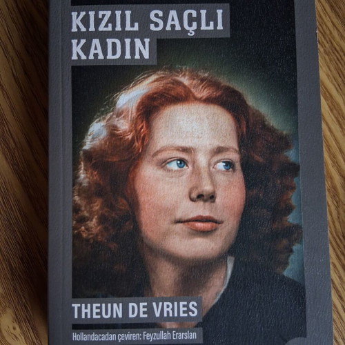 Kızıl Saçlı Kadın Turkish novel like new