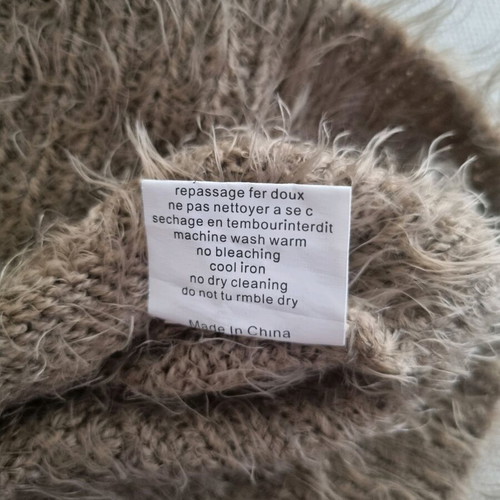 Fluffy cropped beige sweater new, one size