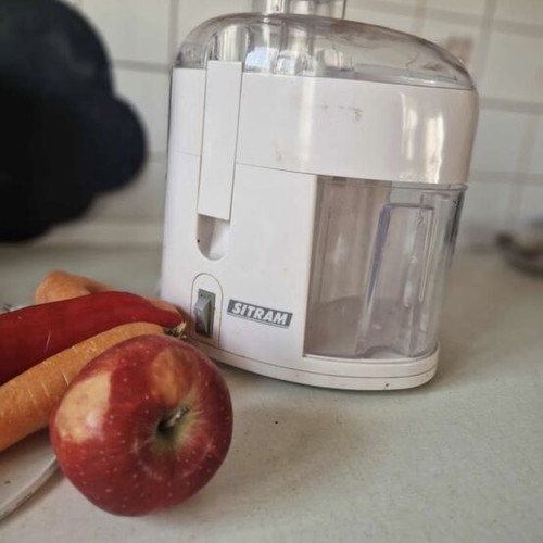 Juicer like new, perfect for detox and nutrition