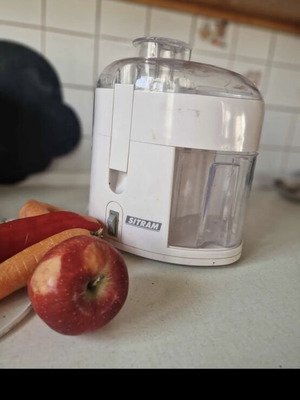 Juicer like new, perfect for detox and nutrition