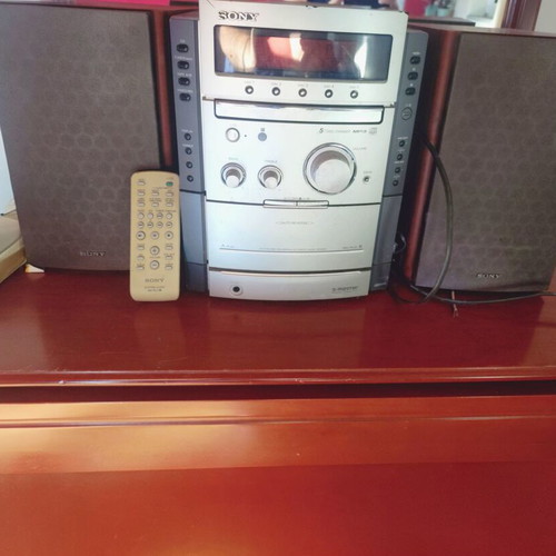 Sony CMT-CPX 1 Micro Hi-Fi Component System used with radio cassette, CD player and speakers