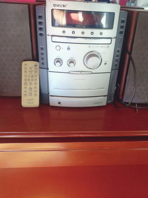 Sony CMT-CPX 1 Micro Hi-Fi Component System used with radio cassette, CD player and speakers