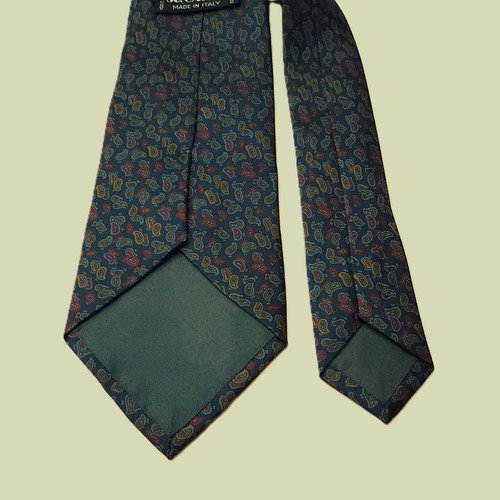 Silk tie like new with pattern in blue and green