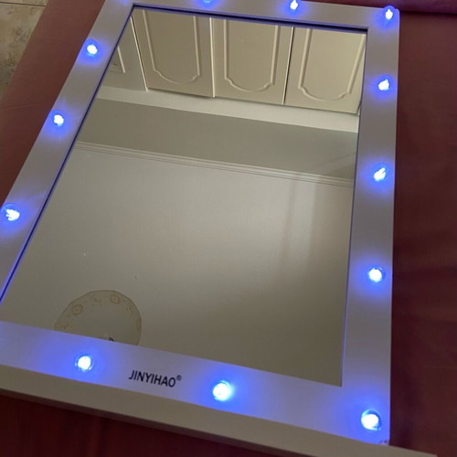 Vanity mirror large size like new with battery and 2 lights
