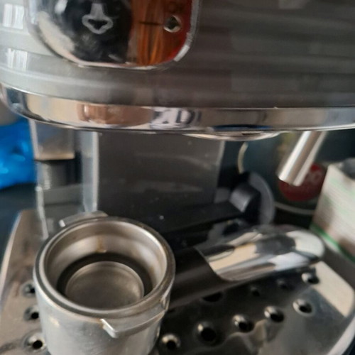 De'Longhi Scultura ECZ 351.W Espresso Machine like new, 1100W, 15 bar